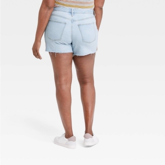 Universal Thread Light Wash Raw Hem Cotton Stretch Vintage Denim Midi Shorts - Picture 2 of 7